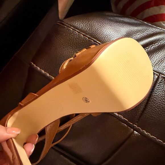 Chinese Laundry Tan Strappy Heels - Picture 4 of 4